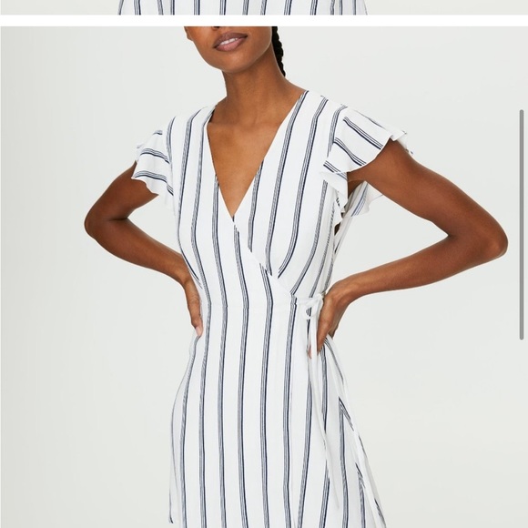 Aritzia • Sunday Best Sunday White and Navy Blue Pinstripe Wrap Dress • Size 0 - Picture 3 of 6